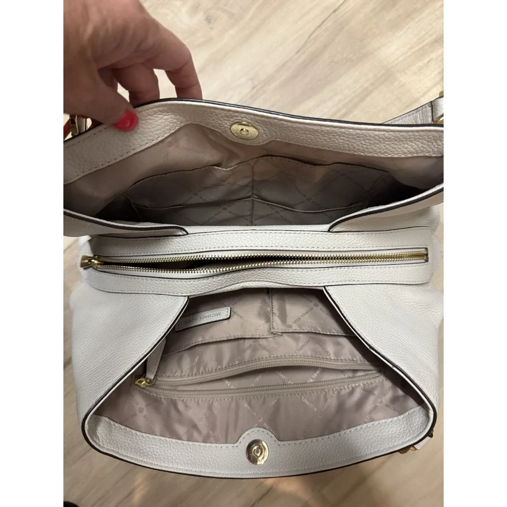 Michael Kors White Pebbled Shoulder Bag Gold Hardware Zip/Magnetic Double Handle